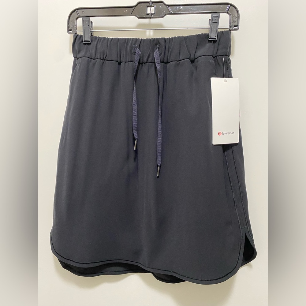 Lululemon on the fly skirt size 6 color black NWT